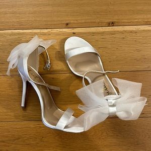 Lulu’s White Bow Heels